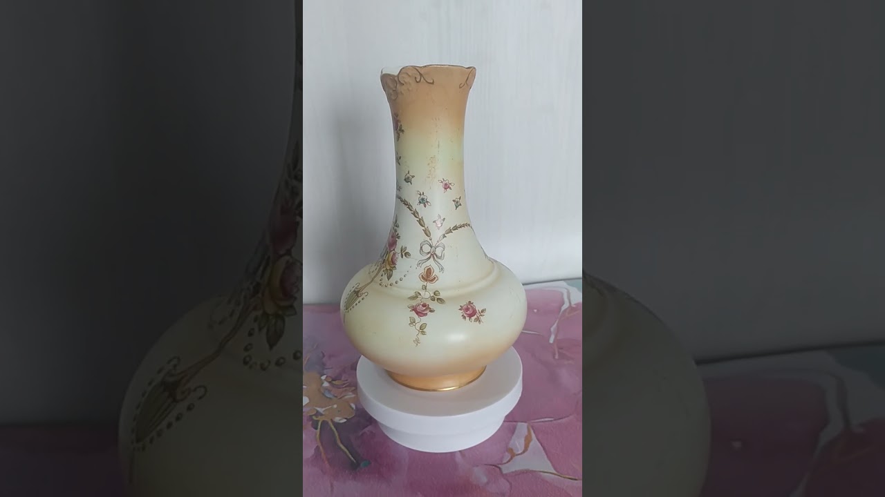 Ваза с историей. старинный фарфор  Crown Devon