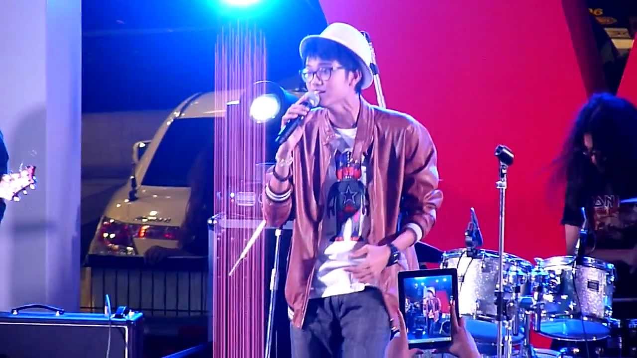 12-05-2013 นนท์ - ทำไมต้องเธอ งาน Channel V The Volume @Siam Discovery