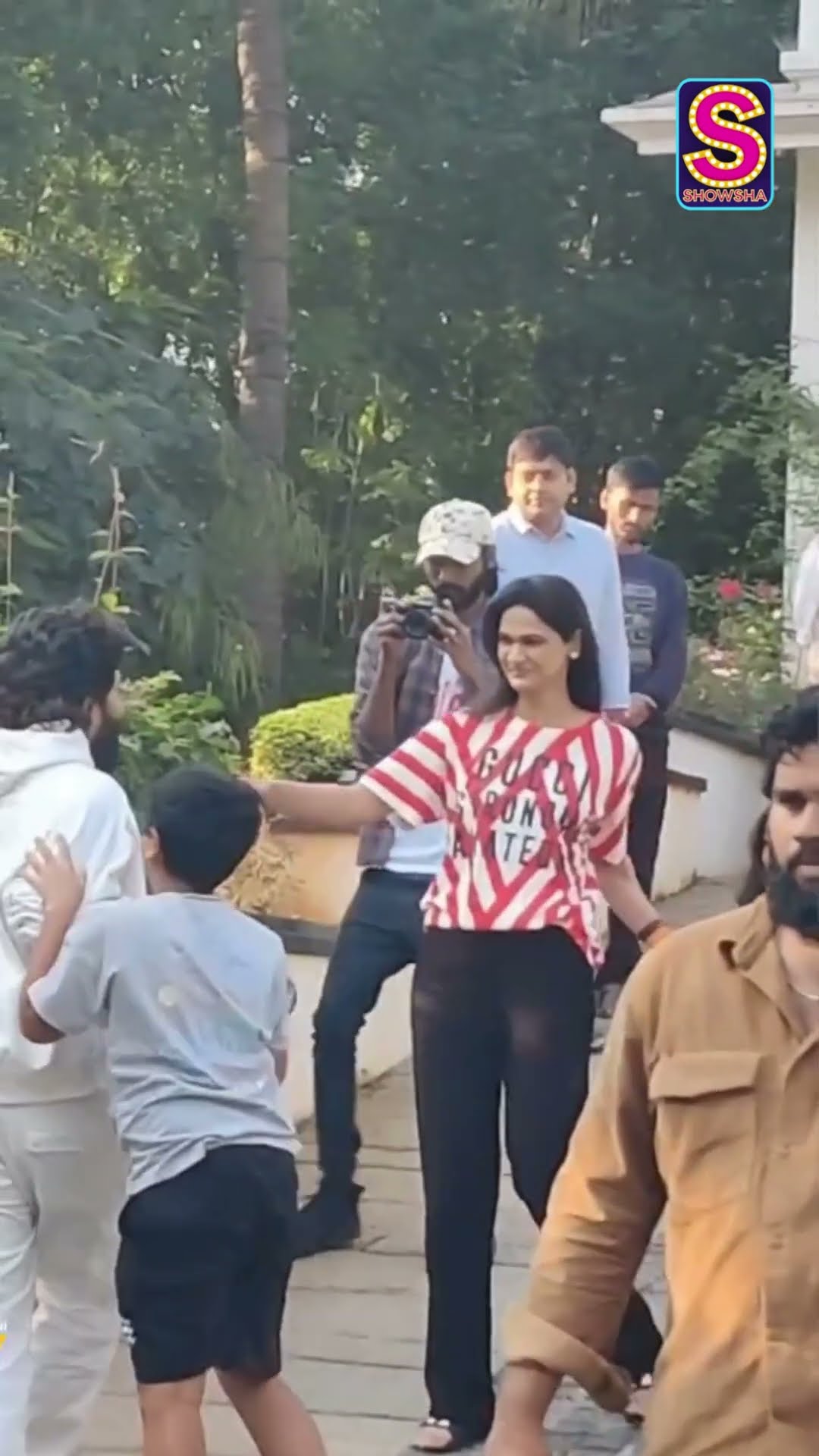 Allu Arjun’s Heartwarming  Reunion With Family After His Release From Jail | News18 | N18S #shorts