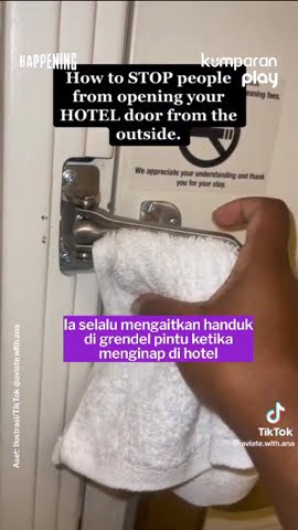 Pramugari Sarankan Taruh Handuk