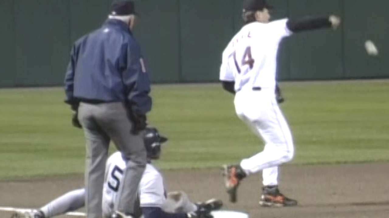 1996ALCS Gm3: Zeile spikes ball, Williams scores