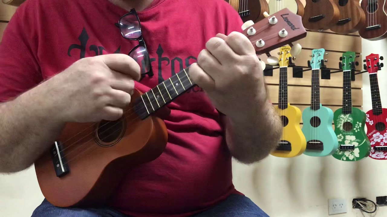 Ukelele Leonard uk10 MusicaPilar - YouTube