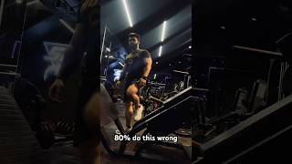 HACK SQUAT FORM 👍🏻 #fitnessshorts #gymshorts #workout #legday #tips #fatloss #ytshorts #new