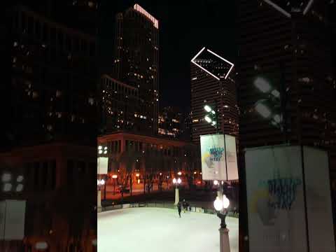 Video: Hoe te schaatsen in Chicago's Millennium Park