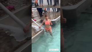 girl beautiful funny ice pool icewaterswim music love iceswim new swimmingpool