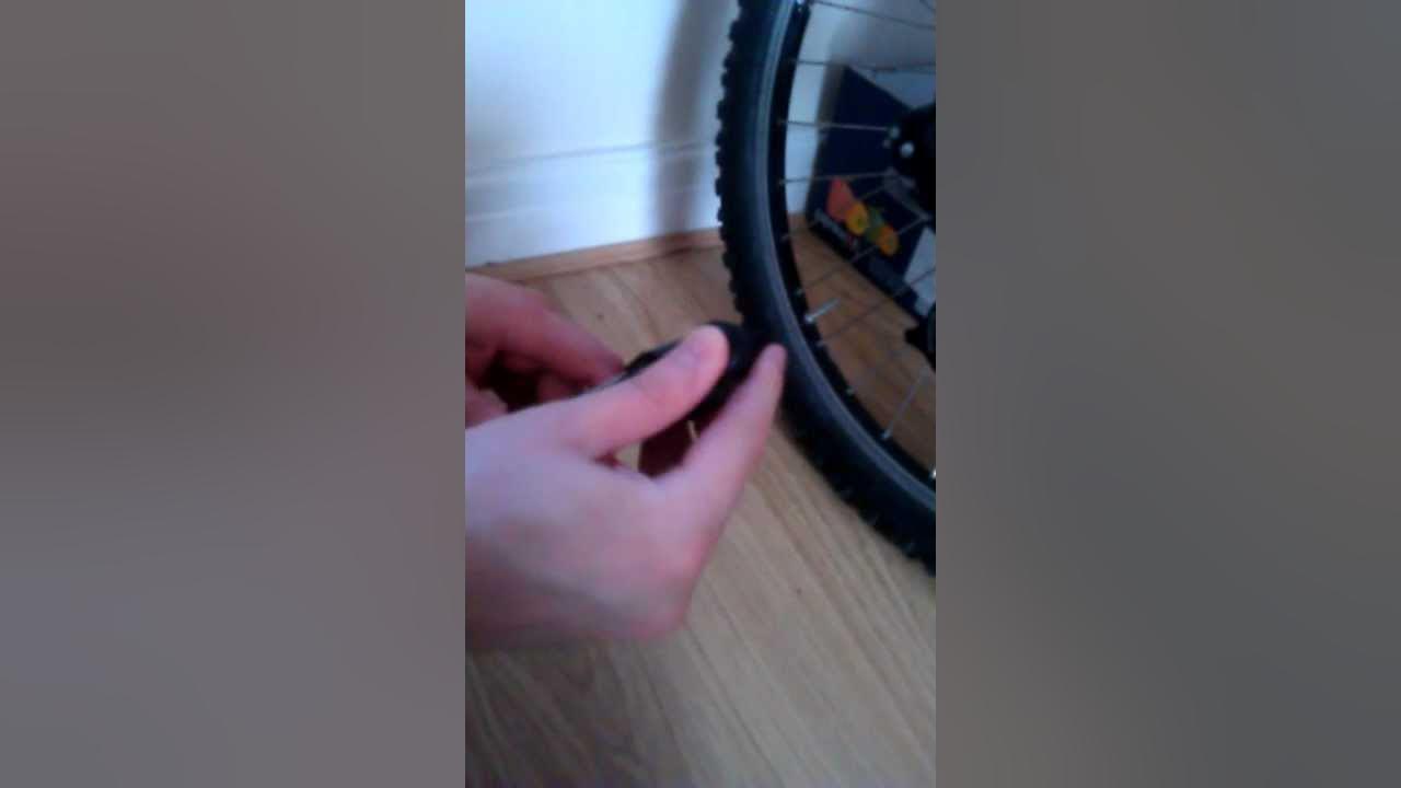 How to use a dualbike pump for the thinner Presta valve type YouTube