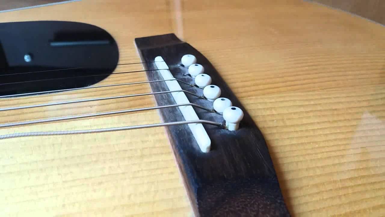 Wymiana strun - akustyk (HD) New Strings - YouTube
