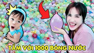 ZINO TẮM HỒ BƠI VỚI 1000 QUẢ BÓNG NƯỚC | POOL WITH 1000 BALLOONS - VÊ VÊ CHANNEL screenshot 3