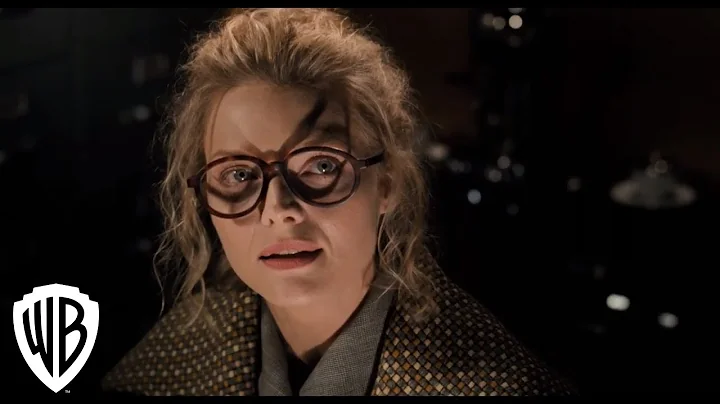 Batman Returns | Selina Kyle Transforms into Catwo...