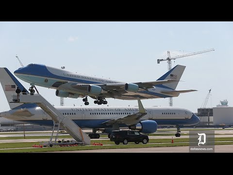 Doelwit Incarijk zege Air Force 1 & 2 cross paths while leaving Dallas after memorial - YouTube