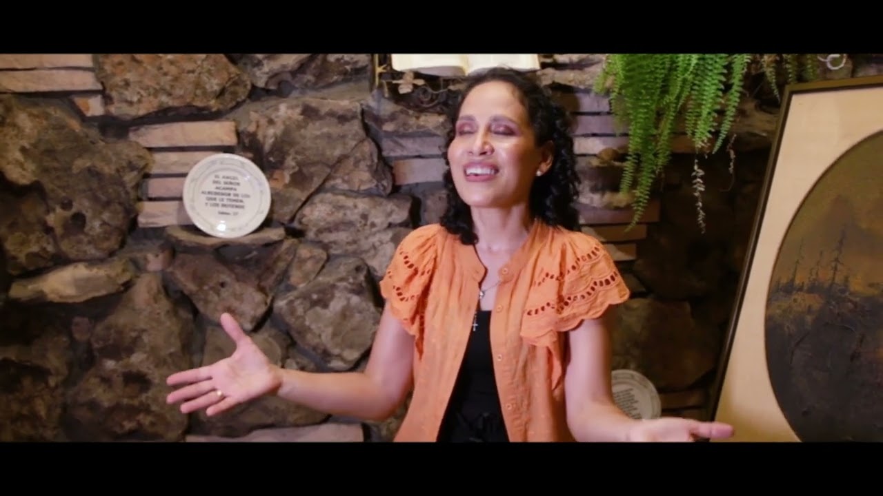 Su Manto | Silvia Mariella | 