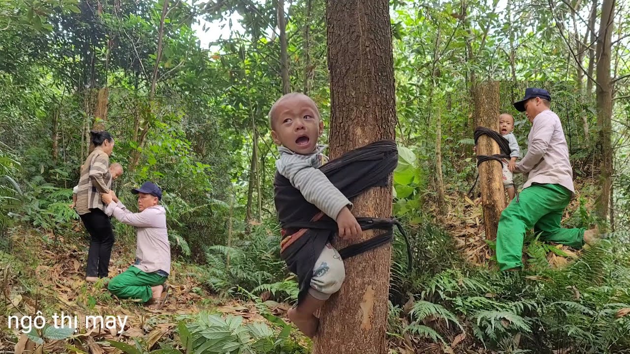 The husband came to see the mother and child chopping wood and begged ...