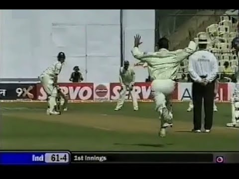 Shoaib Akhtar tries to distract Indian batsmen Sourav Ganguly stops him India v Pakistan 2007