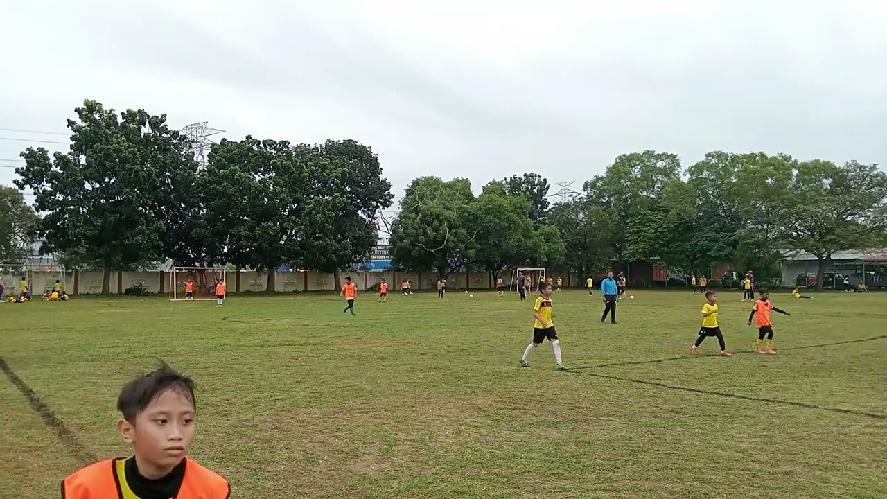KARNIVAL INTER-HIRA (Leeds United vs Newcastle United) - YouTube