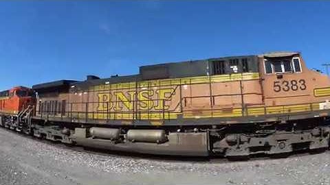 Dash 9 leads BNSF intermodal with 2 DPU