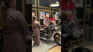 Meteor 2025 Black Supernova new colour #royalenfield #meteor #bike #shorts #viral #youtubeshorts