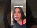 Dua Lipa hablando espa&ntilde;ol a la perfecci&oacute;n | &iacute;conos #shorts