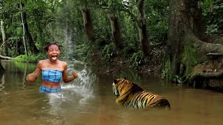 SHE WAS HAVING HER BATH IN THE RIVER WHEN SHE SAW AN ANGRY LION TRYING TO ATTACK HER 2O23..