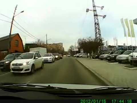 Жена отсасывает в машине