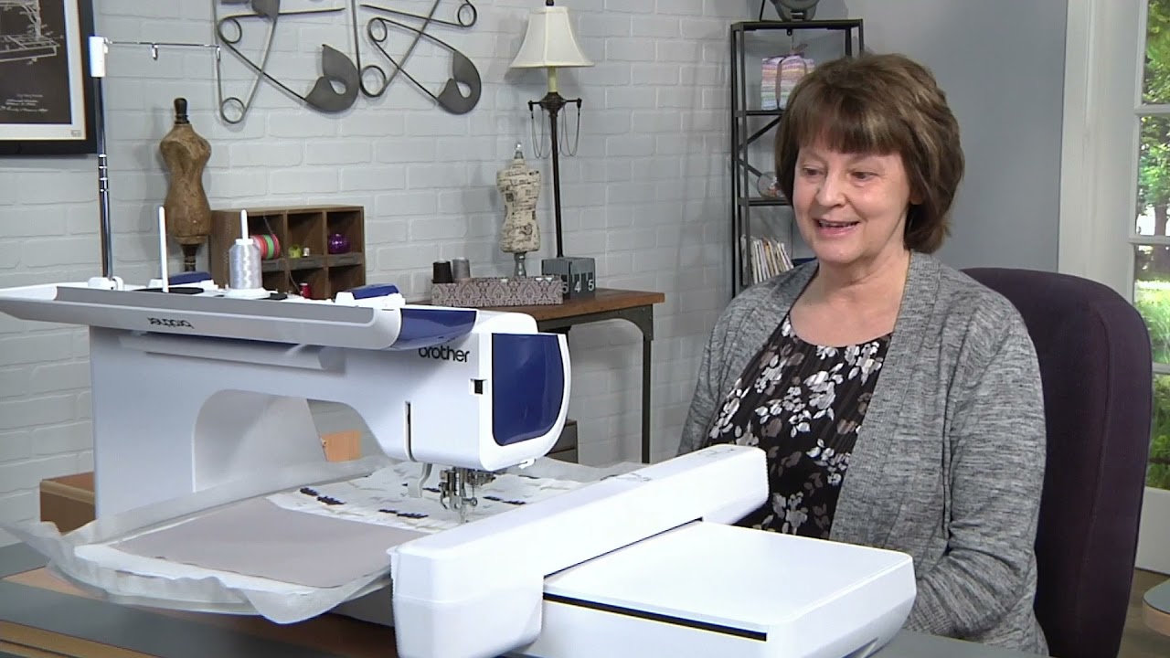 Узнайте, как сделать детские нагрудники в пяльцах на канале «It’s Sew Easy» с Рин Уилкоксон. (210...