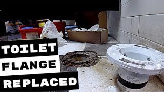 HOW I REPLACED A BROKEN TOILET FLANGE