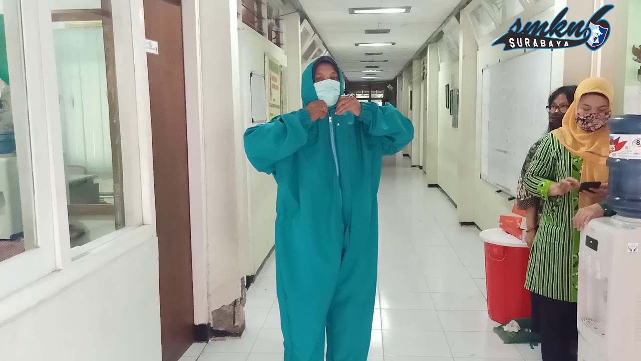 Pembuatan Baju  APD  Hazmat SMKN 6 Surabaya  YouTube