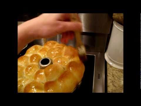 Quick Dinner Roll Ring with Chef Janie Pendleton.wmv