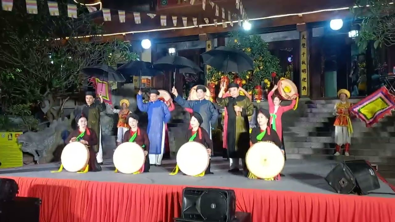 Đất Bồ BN phùng quang tế hội mùa xuân lồng lộng, đẹp vui