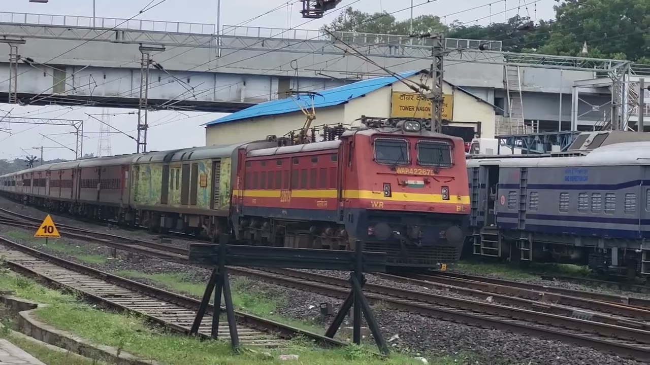 19011 - Valsad - Dahod Intrcity Express With BL WAP4E Slowly Arrived Dahod Station.
