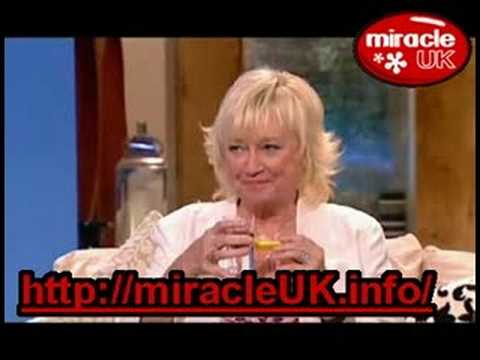 Miracle fruit on Richard and Judy - berry taste test