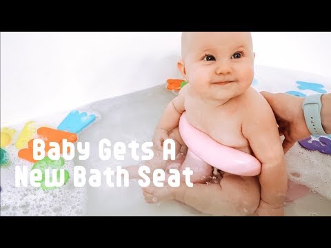 baby-gets-a-new-bath-seat-vlogmas-day-13
