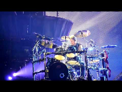 Nickelback - Daniel Adair drum solo (Wembley '10)