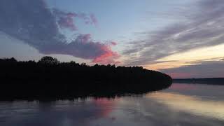 4К релакс видео. Волшебный закат с берега необитаемого острова. Nature of the Danube island.