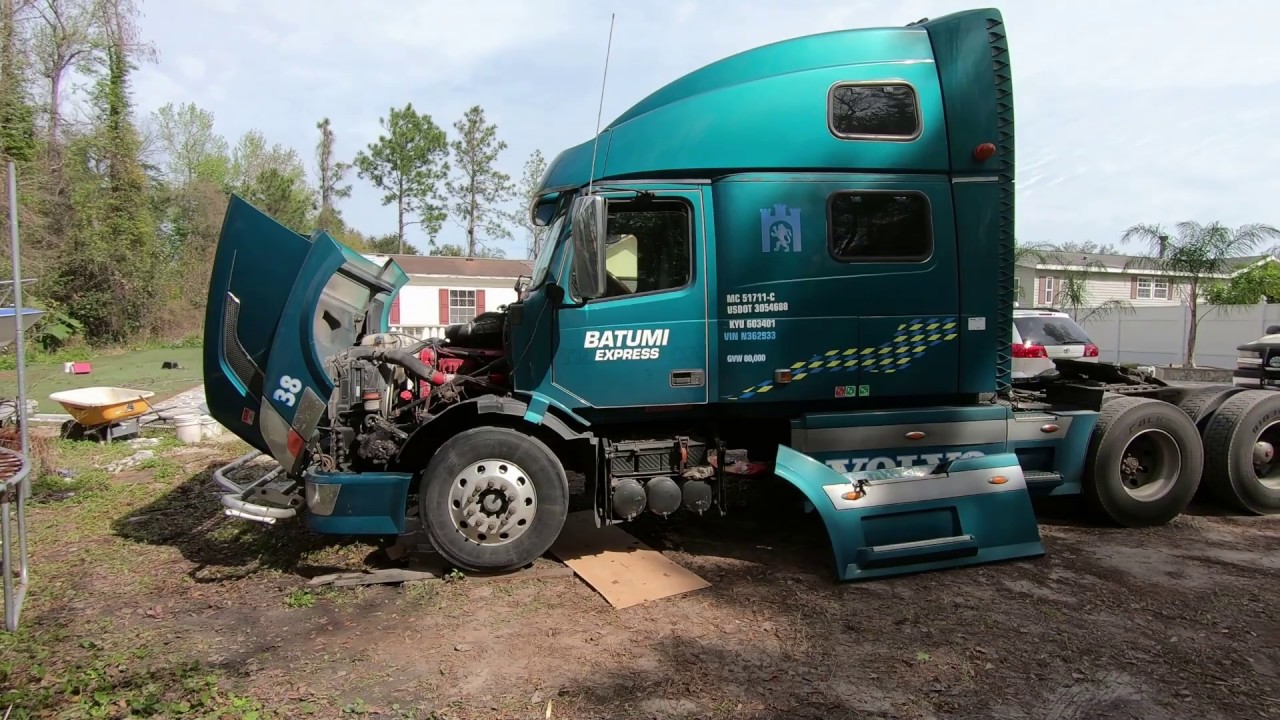 грузовой авторазбор. грузовики на американских разборах. грузовики на американских разборах. разборка траков. разборка траков.