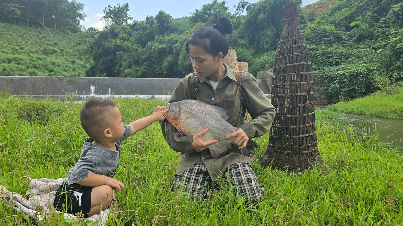 The extraordinary strength of a 17-year-old single mother - sacrificing everything for her children