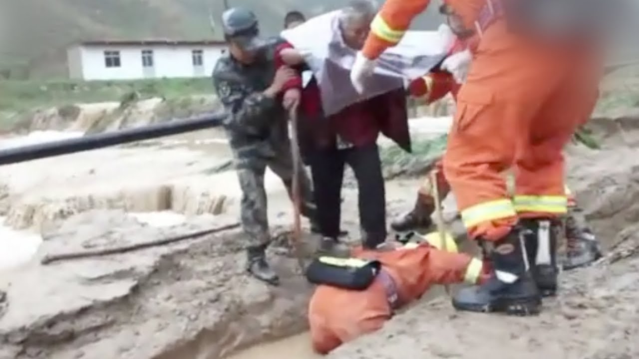 Fireman becomes ‘human bridge’ to help elderly lady cross stream
