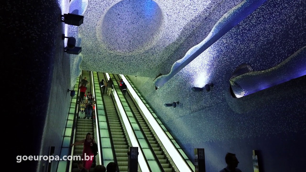 🇮🇹 ENTRE AS MAIS BONITAS ESTAÇÕES DE METRÔ - Nápoles, Itália | GoEuropa