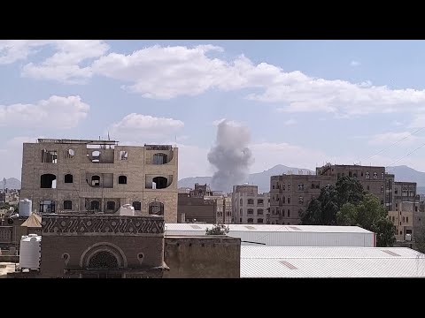 Saudi Arabia bombs Houthis with 100 aircraft | AFP