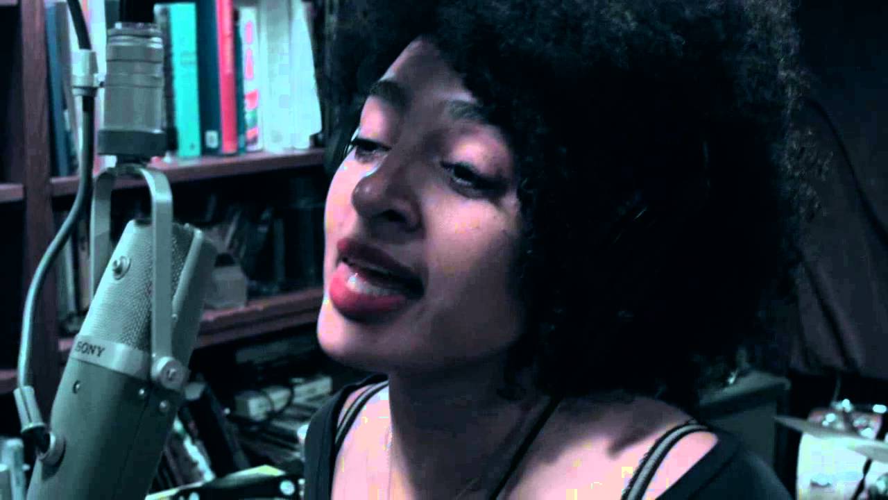 "Pyramid" Simi Stone auf YouTube ansehen "Pyramid" Simi Stone auf YouTube ansehen