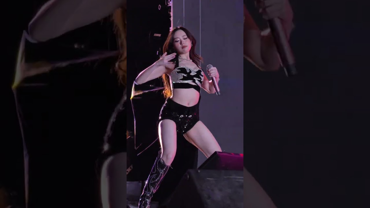 4EVE - BOOTY BOMB (Aheye focus) - “centralwOrld Bangkok Countdown 2026” @ centralwOrld 20251231