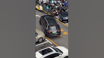 This is an experienced driver, reversing and close to the vehicle next to him.😇😐#shorts#parking