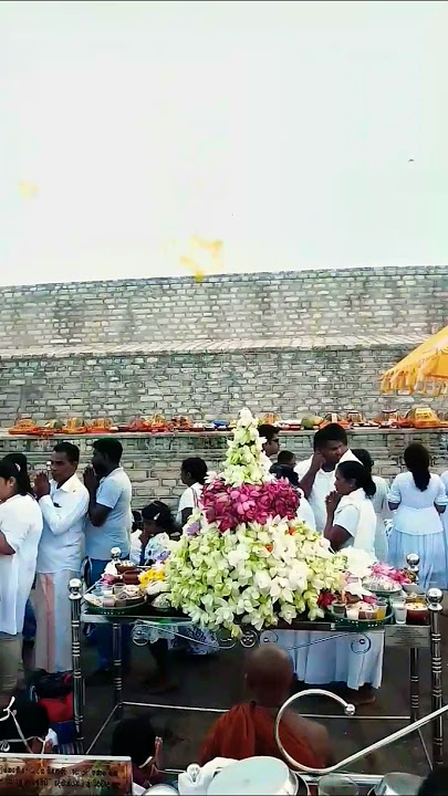 හාමුදුරුවෝ වදින්නේ මොන සෑයට ද?😲🤔💐🙏A flower pavilion at Ruwanweli Maha Seya🤔💐🙏#ruwanweliseya #travel
