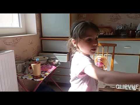 ლეა ამზადებს სუპს гатовим суп