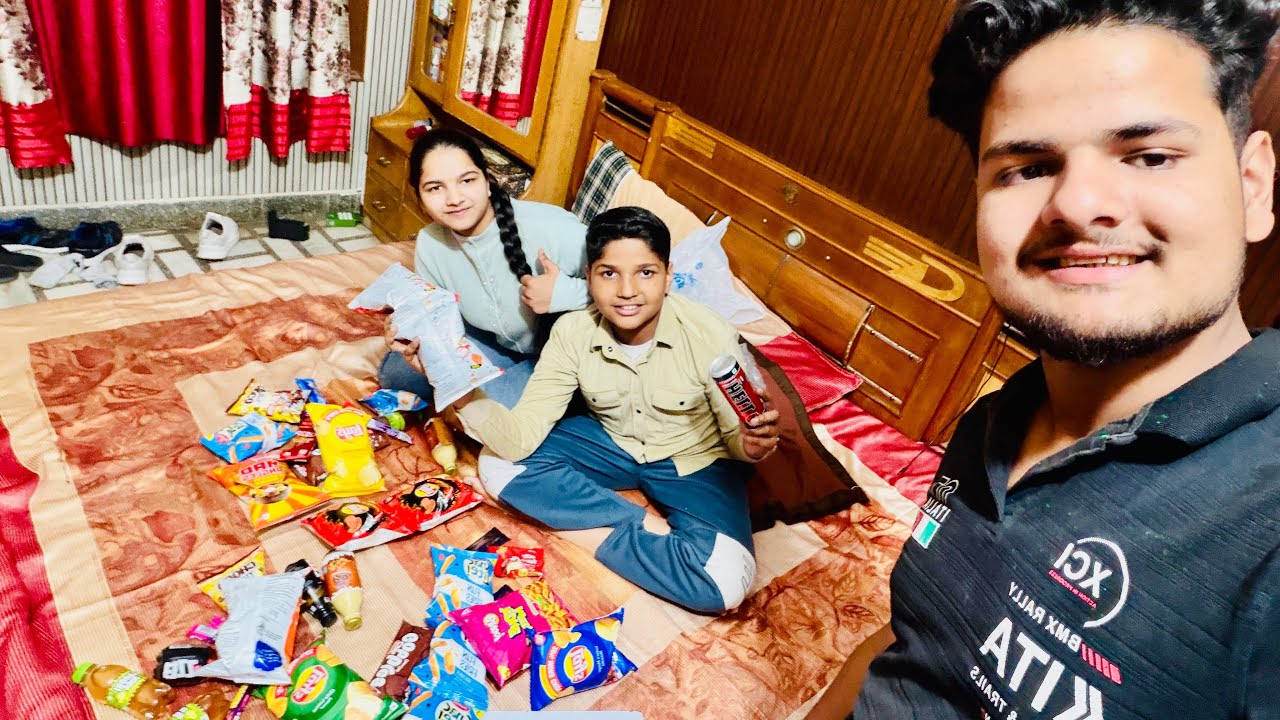 Holi Ke Liye Gaon Mein KANDI Shopping 😍🎉 | Holika Dahan Ki Special Rasam