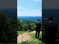 Un respiro de aire puro en medio del caos 🍃🌳⛰️ #parati  #naturaleza #youtubeshorts  #montaña #viral