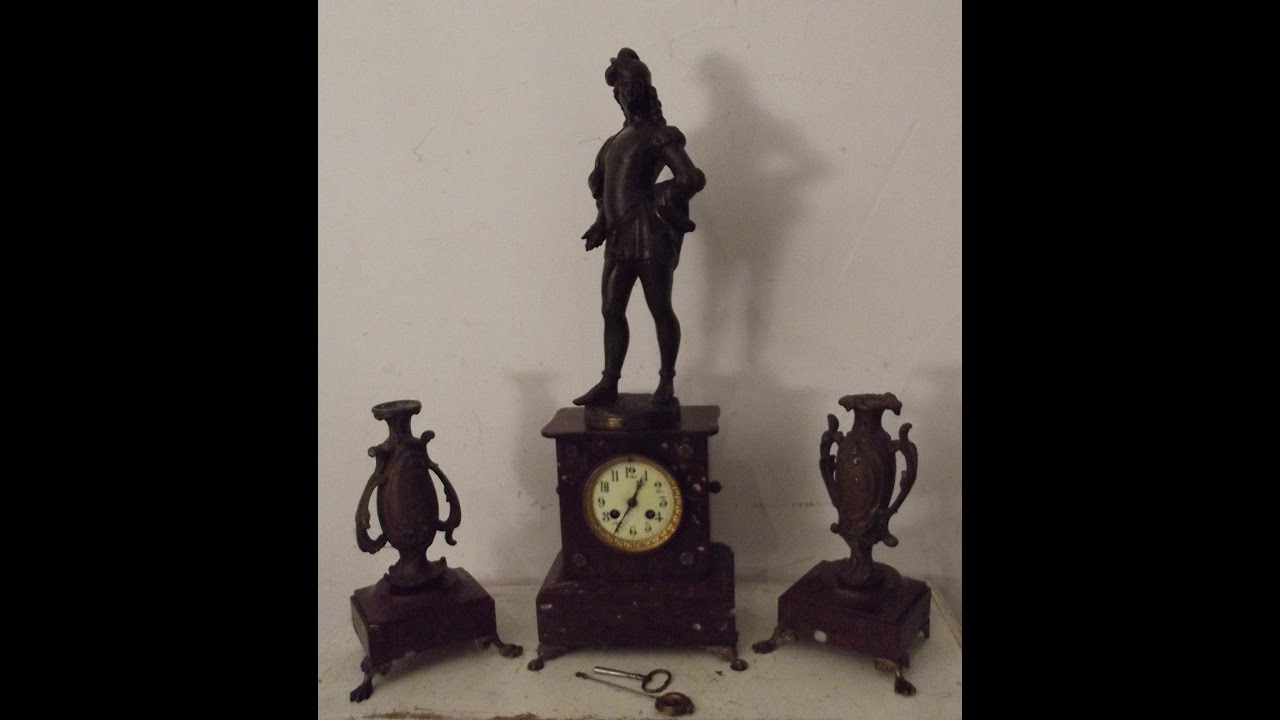 Parure De Chemin e Pendule Statue Rom o Napol on Sonne Douze Coups 