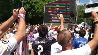 Afición cantando himno del Real Madrid fan zone París final Champions 2022