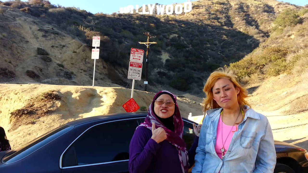 Pinkan mambo and Mom @ Hollywood sign