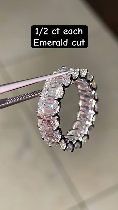 Emerald cut band