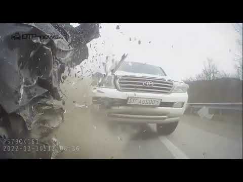 Массовое ДТП с зерновозом «КамАЗ» под Новороссийском / момент ДТП